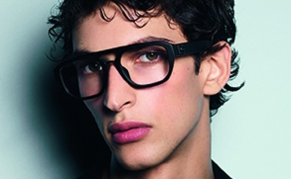 Dolce & Gabbana: Junger Mann mit Brille